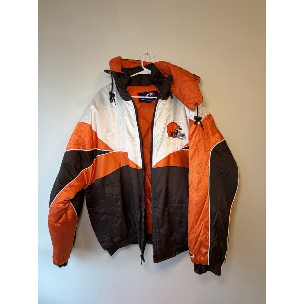 XL Cleveland‎ Browns Pro Player Puffer Jacket With A Browns Scarf